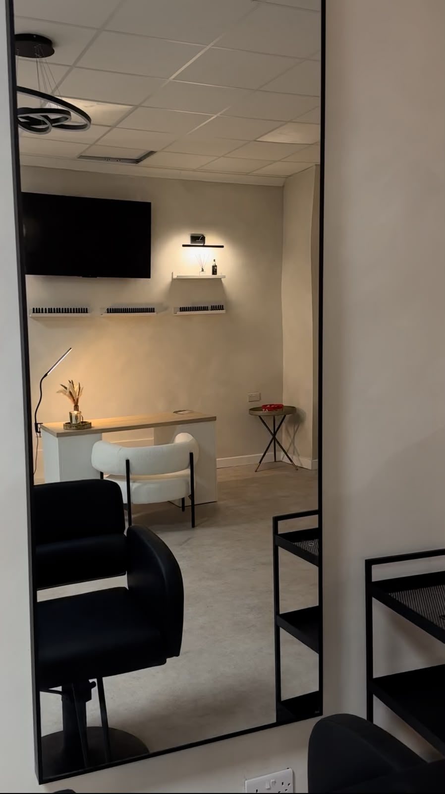 Station and desk